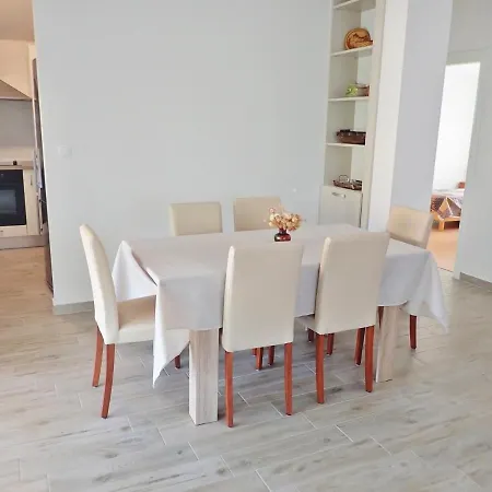 Kiki-udoban Smjestaj Za 5 Osoba Na Mirnoj Lokaciji Apartmán Starigrad Paklenica