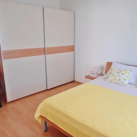 Kiki-udoban Smjestaj Za 5 Osoba Na Mirnoj Lokaciji Appartement