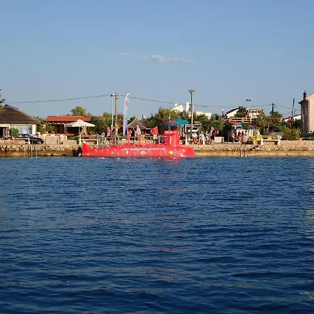 Διαμέρισμα Kiki-udoban Smjestaj Za 5 Osoba Na Mirnoj Lokaciji Starigrad Paklenica