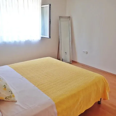 Kiki-udoban Smjestaj Za 5 Osoba Na Mirnoj Lokaciji *