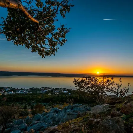 Kiki-udoban Smjestaj Za 5 Osoba Na Mirnoj Lokaciji * Starigrad Paklenica