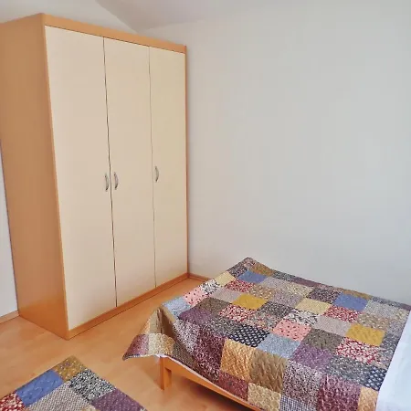 Kiki-udoban Smjestaj Za 5 Osoba Na Mirnoj Lokaciji * Starigrad Paklenica