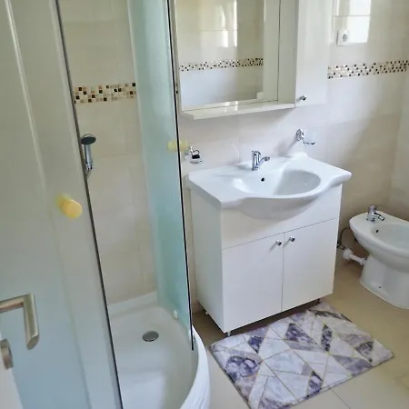 Kiki-udoban Smjestaj Za 5 Osoba Na Mirnoj Lokaciji Apartmán *