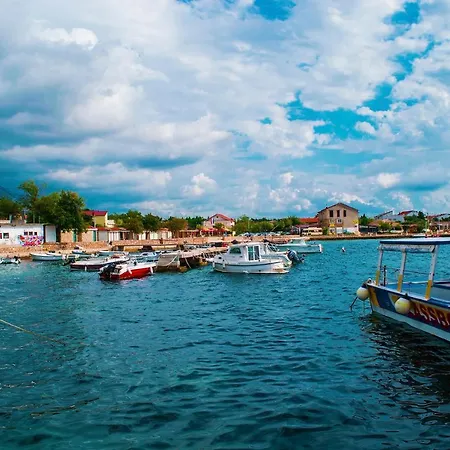 Kiki-udoban Smjestaj Za 5 Osoba Na Mirnoj Lokaciji *