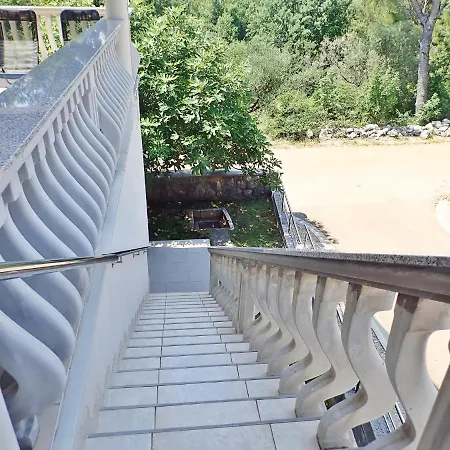 Kiki-udoban Smjestaj Za 5 Osoba Na Mirnoj Lokaciji Starigrad Paklenica