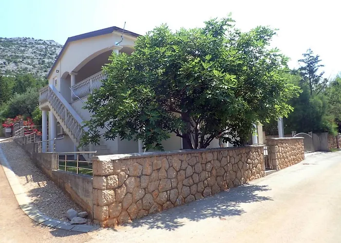 Kiki-udoban Smjestaj Za 5 Osoba Na Mirnoj Lokaciji