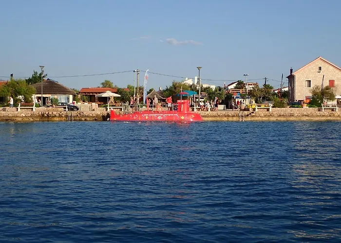 Διαμέρισμα Kiki-udoban Smjestaj Za 5 Osoba Na Mirnoj Lokaciji Starigrad Paklenica