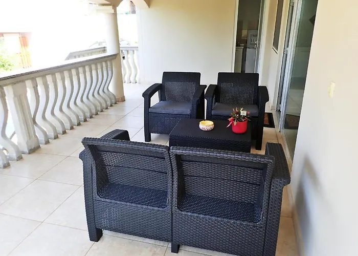 Kiki-udoban Smjestaj Za 5 Osoba Na Mirnoj Lokaciji Διαμέρισμα