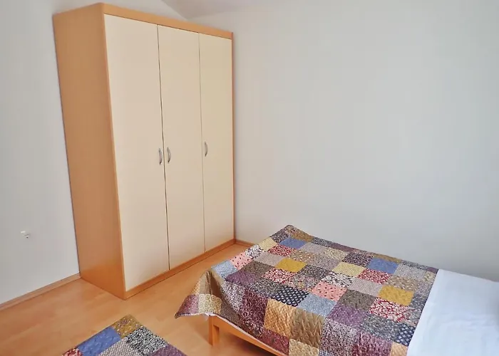 Kiki-udoban Smjestaj Za 5 Osoba Na Mirnoj Lokaciji * Starigrad Paklenica