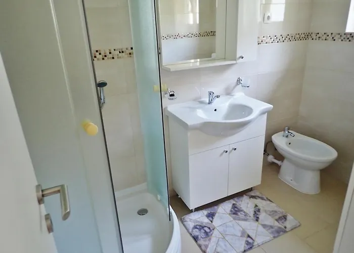 Kiki-udoban Smjestaj Za 5 Osoba Na Mirnoj Lokaciji Διαμέρισμα *