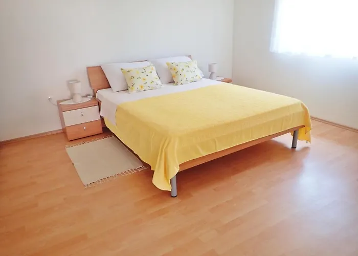 Kiki-udoban Smjestaj Za 5 Osoba Na Mirnoj Lokaciji